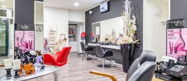 Foto AFFITTASI AVVIATA ATTIVITA' DI PARRUCCHIERE - PARATICO BS