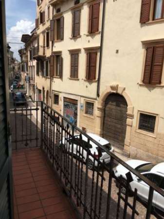 Foto AFFITTASI BEL BILOCALE A STUDENTESSE VICINISSIMO UNIVERSITA'