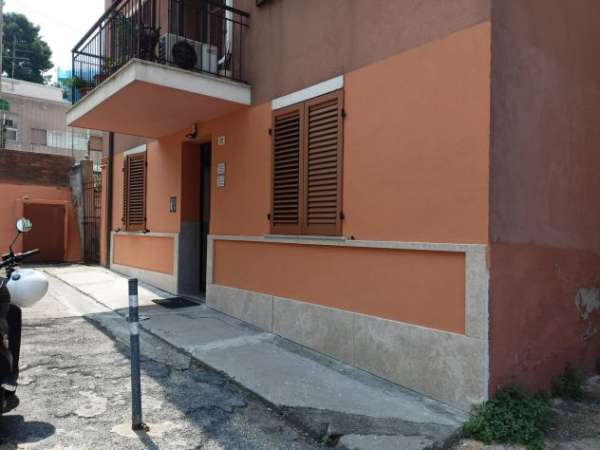 Foto AFFITTASI BILOCALE A LAVORATORI SINGOLI non si rilascia la residenza