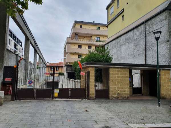 Foto AFFITTASI BOX adiacenze Metro SESTO FS primo maggio