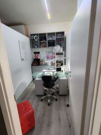 Foto Affittasi cabina per estetista / onicotecnica con P.IVA � Rovereto