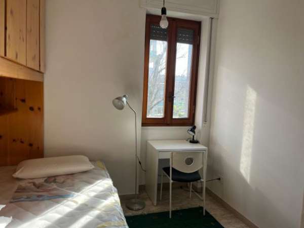 Foto Affittasi camera singola a studentessa o lavoratrice