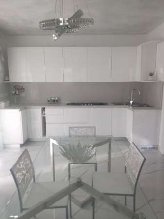 Foto Affittasi camera singola o doppia