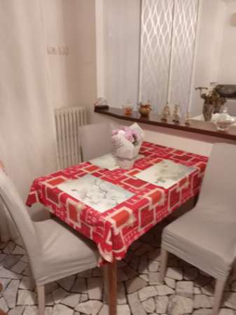 Foto Affittasi due camere per studentesse lavoratrici