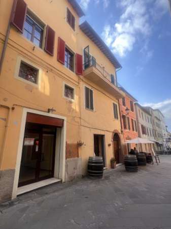 Foto Affittasi fondo commerciale nel Corso di Asciano