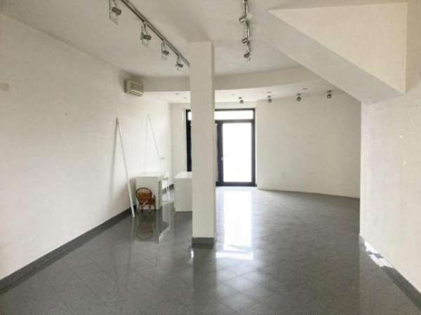 Foto AFFITTASI LOCALE COMMERCIALE A MONTAGNANO RIF. T46