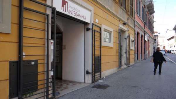 Foto Affittasi Locale Commerciale in via storica del centro