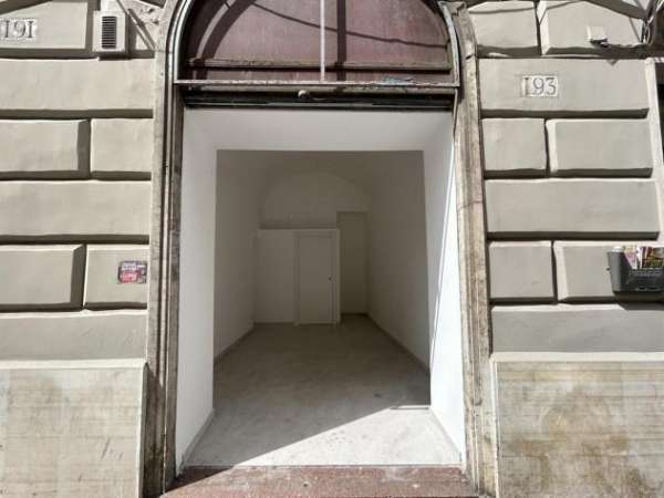 Foto Affittasi locale commerciale ristrutturato in zona Piazza Regina Margherita