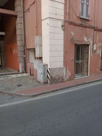 Foto AFFITTASI LOCALE USO UFFICIO O NEGOZIO IN VIA AMENDOLA,