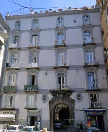 Foto Affittasi Napoli via Duomo 3 locali ristrutturato ammobiliato