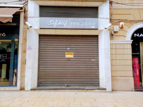 Foto Affittasi Negozio sul Centralissimo Viale San Martino