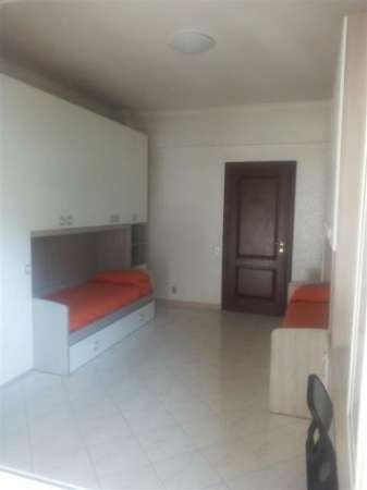 Foto AFFITTASI SOLO A STUDENTESSE  STANZA DOPPIA OPPURE USO SINGOLA CON BALCO
