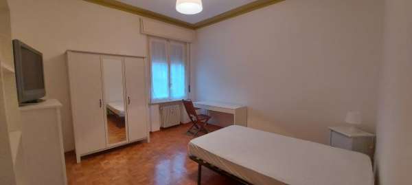 Foto affittasi stanza singola ristrutturata zona Ospedale