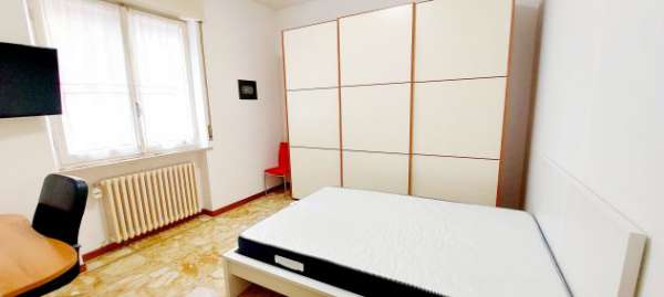 Foto affittasi stanza singola ristrutturata zona Ospedale da giugno