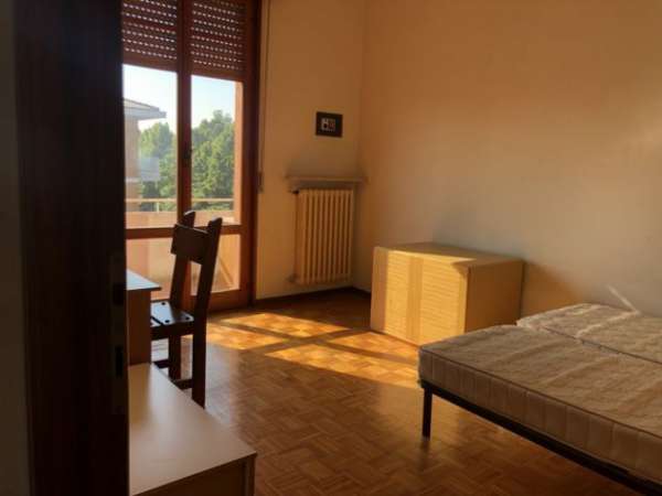 Foto Affittasi trilocale via Fratelli Bandiera 11 - Parma