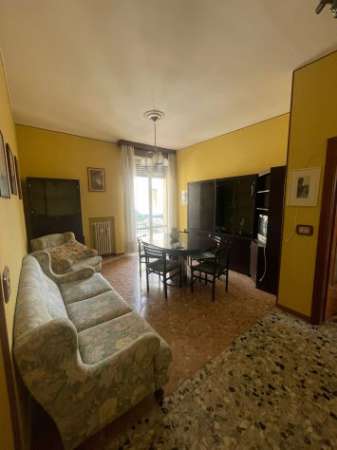 Foto affittasi TRILOCALE via La Spezia da OTTOBRE