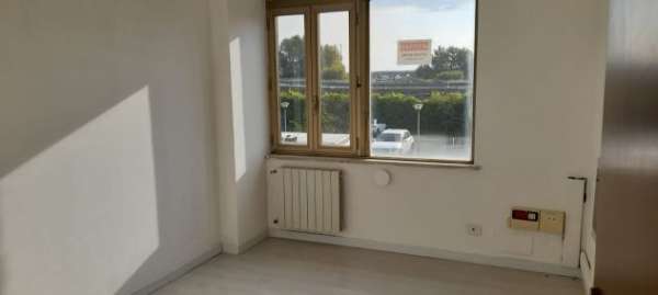 Foto AFFITTASI UFFICIO ZONA AEREOPORTO TC52064364