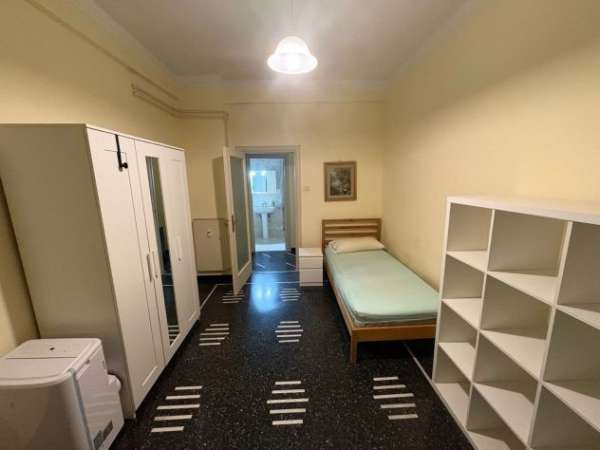 Foto Affittasi una stanza luminosa a San Fruttuoso