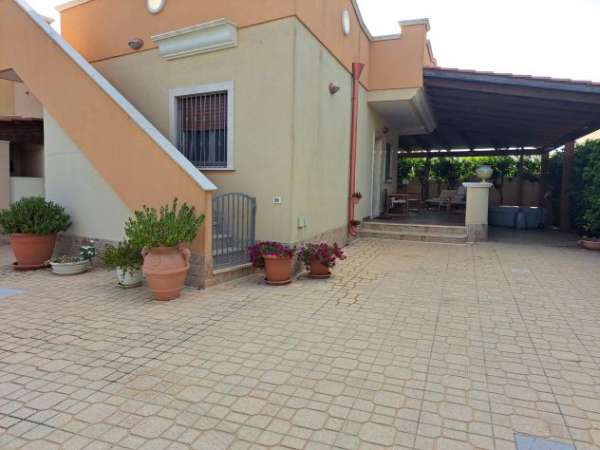 Foto AFFITTASI VILLA