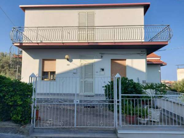 Foto AFFITTASI VILLETTA ARREDATA