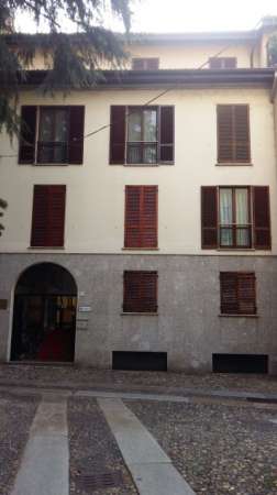 Foto Affitto 2 camere a studentesse in centro storico a Pavia