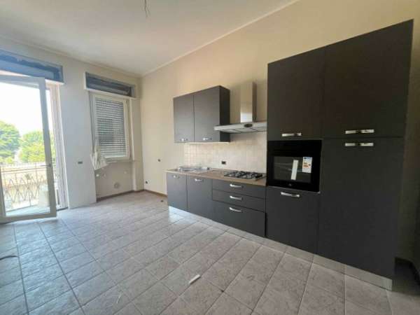 Foto AFFITTO 4 camere in ampio quadrilocale