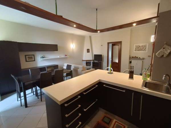 Foto Affitto a studenti: 1 matrim. o 1 doppia - tutto arredato - zona ben servita