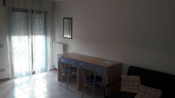 Foto Affitto ampia  stanza accuratamente ammobiliata a studentessa a Enna Bassa
