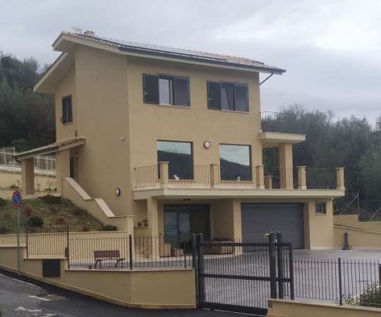 Foto Affitto ampio trilocale con spettacolare vista sulla valle Empolitana