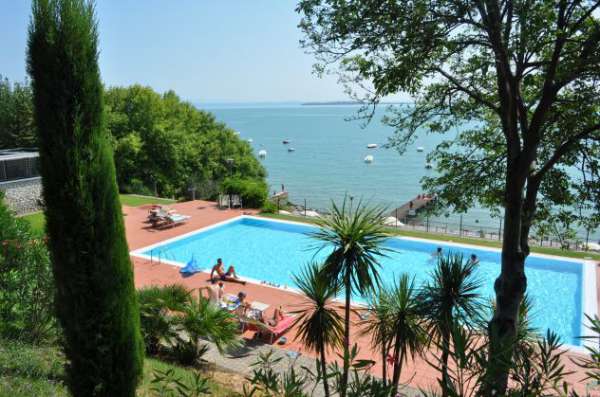 Foto Affitto appartamento a Padenghe sul Garda. Fronte lago in residence elegante