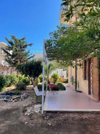 Foto affitto appartamento con giardino