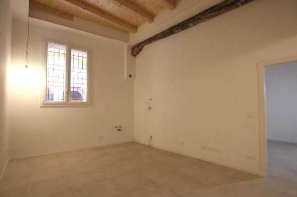 Foto Affitto Appartamento da 60 mq  in VIA UGO BASSI