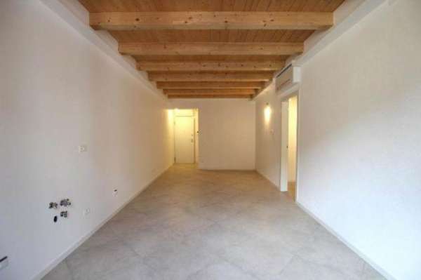 Foto Affitto Appartamento da 95 mq  in VIA UGO BASSI