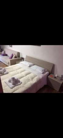 Foto Affitto appartamento e camere, bagni per ogni stanza con cucina condivisa