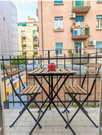 Foto Affitto bilocale Zona Carracci AV Bologna