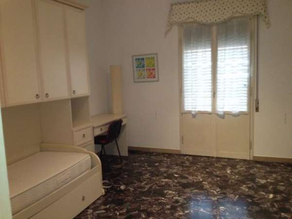 Foto Affitto camera ampia singola a ragazza referenziata