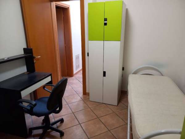 Foto affitto camera con servizi interni