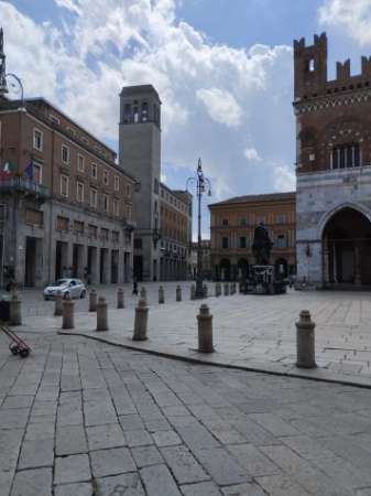 Foto affitto camere solo a studenti in Piazza Cavalli Piacenza