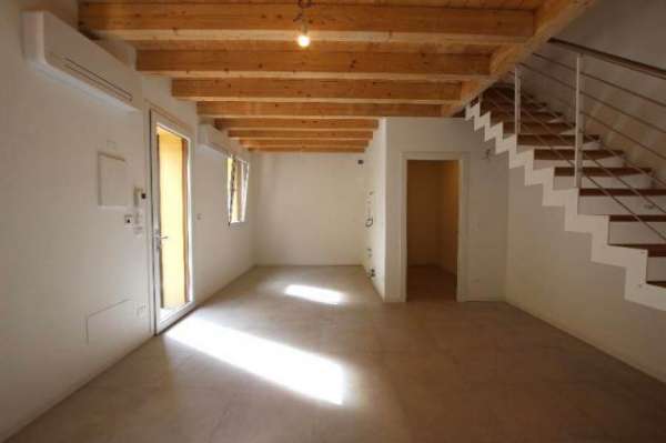 Foto Affitto Casa semi indipendente da 122 mq  in VIA UGO BASSI