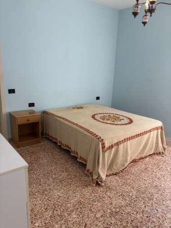 Foto Affitto due camere a studenti contratto annuale.