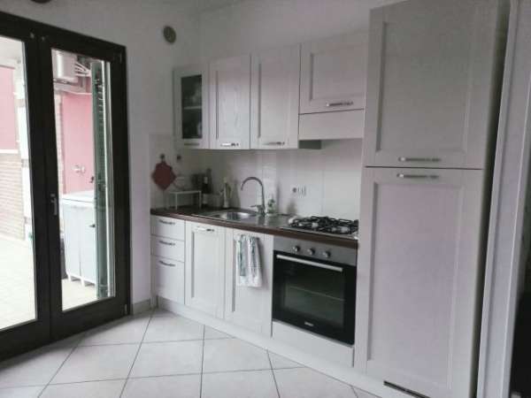 Foto Affitto elegante monolocale arredato con terrazzo panoramico Isernia