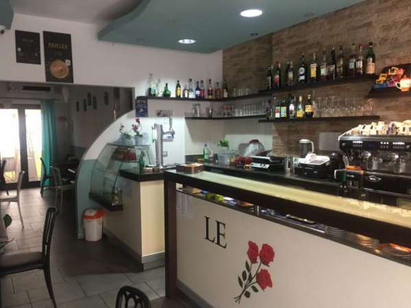 Foto AFFITTO LOCALE CON ARREDAMENTO BAR CAFFETTERIUA