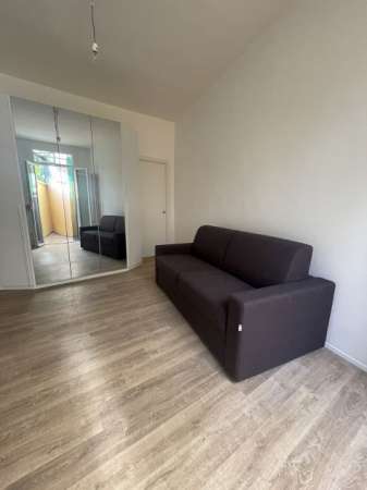 Foto Affitto monolocale con cucina separata