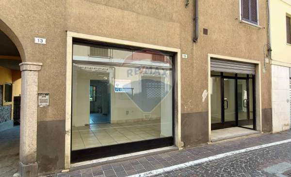 Foto Affitto negozio Castelletto sopra Ticino (NO)