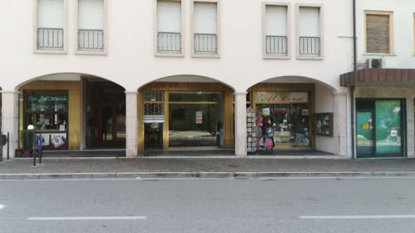 Foto Affitto negozio commerciale in centro a Conegliano