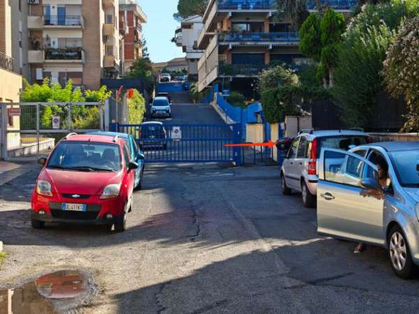 Foto affitto posto auto coperto in garage