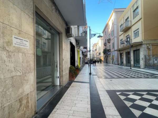 Foto AFFITTO SETTIMANALE TEMPORARY STORE "LA MIA VETRINA - VIA FIRENZE 229 PESCARA"