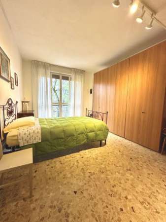 Foto Affitto stanza 400� con utenze incluse