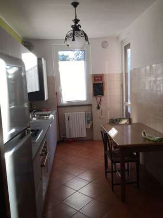 Foto Affitto stanza in Trilocale luminoso