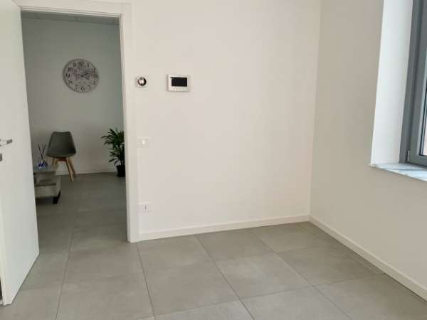 Foto Affitto stanza studio professionale